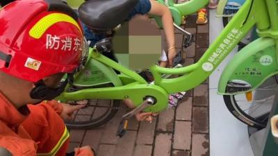 男童手指被擠自行車鏈 濟寧消防緊急救援