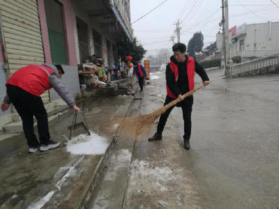 曲阜市檢驗檢測中心民情書記開展走訪村掃雪活動