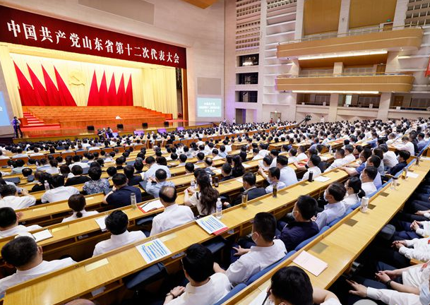 山东省第十二次党代会举行预备会议和主席团第一次会议