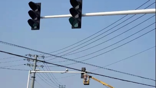 鄒城一路口交通信號燈故障黑屏影響交通 部門：已修復完畢