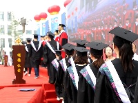 我们毕业啦！济宁医学院2870名毕业生雨中迎毕业典礼