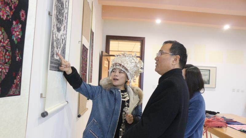 济宁职业技术学院举办《知•绣》展览