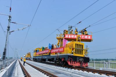 这就是山东·济宁|鲁南高铁西段首条接触网导线成功架设