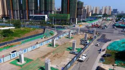 济安桥路与车站西路路口立体化改造项目完成全部预制墩柱安装