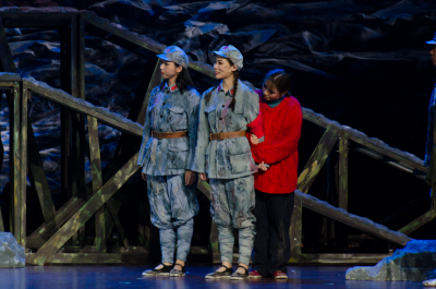 济宁艺术剧院首部长征题材儿童剧《长征路上的少年军》成功首演