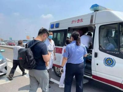 旅客候车身体突感不适 曲阜高铁站工作人员紧急救助
