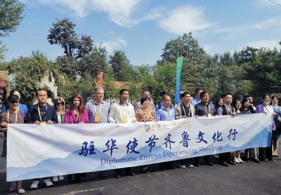 外国驻华使节齐鲁文化行活动举办 50余名驻华使节齐聚济宁 