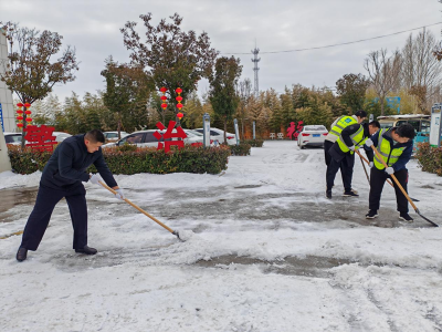 汶上县开发区派出所积极行动，全力清除所内外积雪