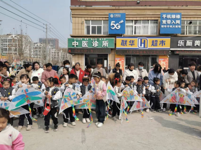 汶上县南站街道：“春风十里，我们与风筝约“绘”