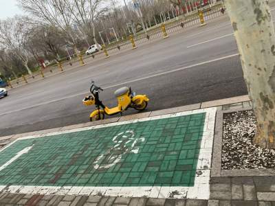 共享单车随意停放影响市容 邹城市城管：已与运营企业沟通