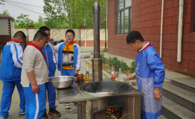 济宁高新区柳行街道郭厂中学举办学生趣味烹饪活动