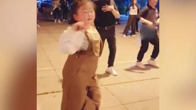天赋异禀！9岁女孩跳广场舞3年成领队