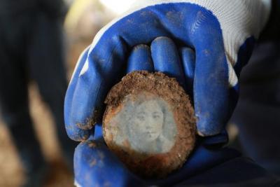 河北肃宁一抗战烈士墓发现年轻女子照片 深埋82年仍触动人心