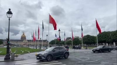 时政Vlog丨五星红旗飘扬，法国开启欢迎模式